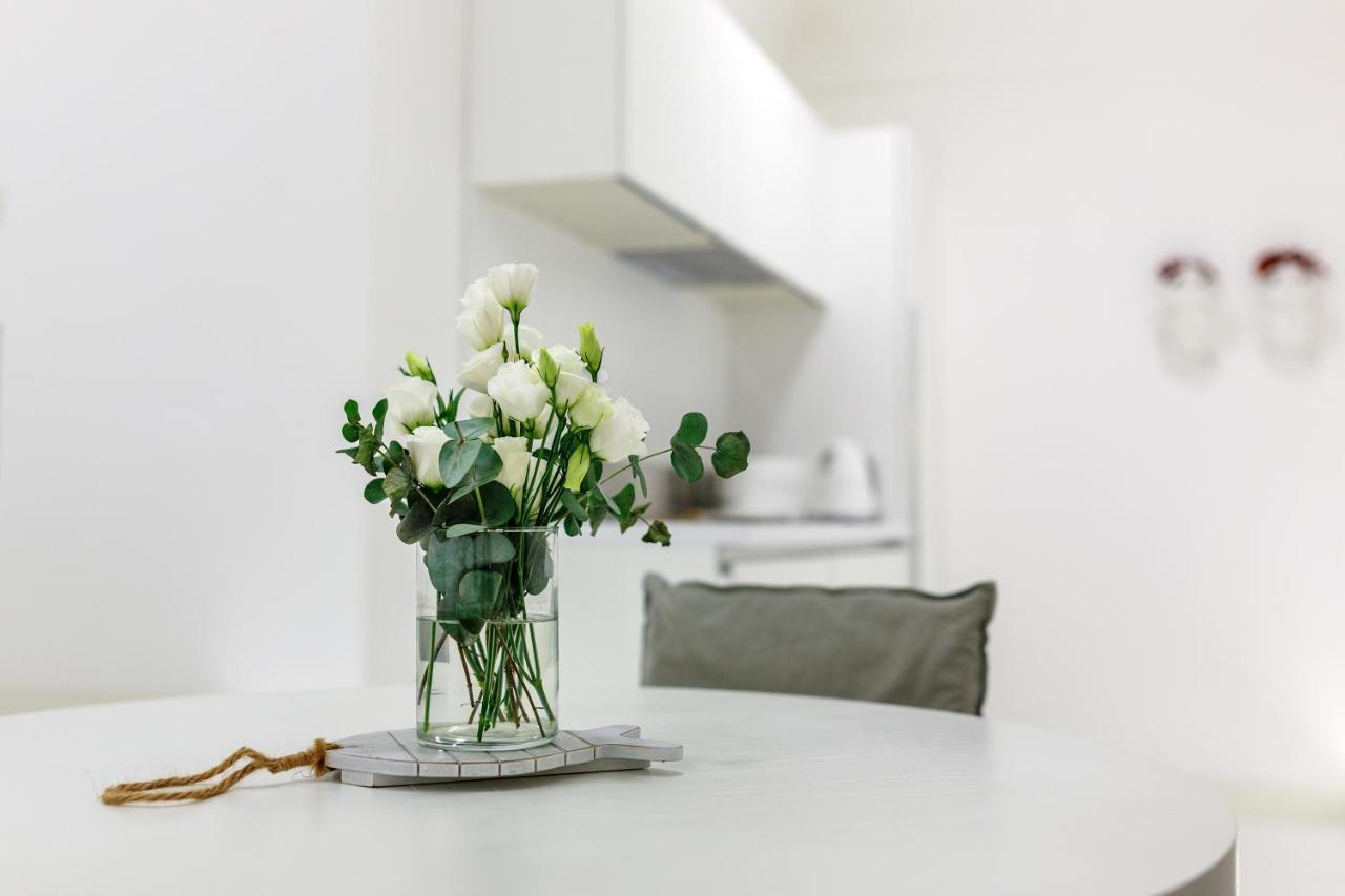 White Stylish Apartment 3 维克艾库塞 外观 照片